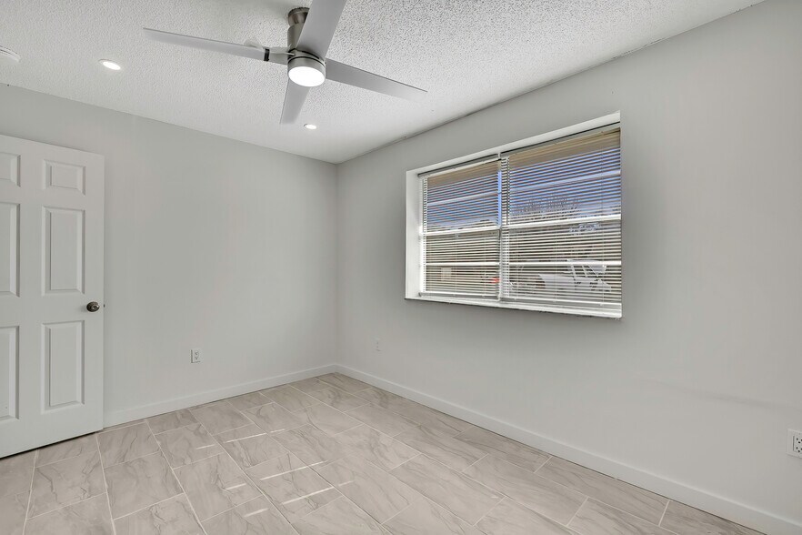 Building Photo - 10981 W Tidewater Cir