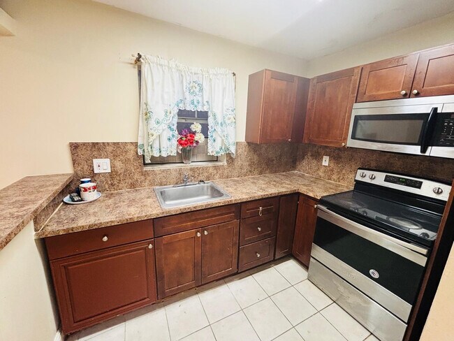 Building Photo - 4240 NW 21st St