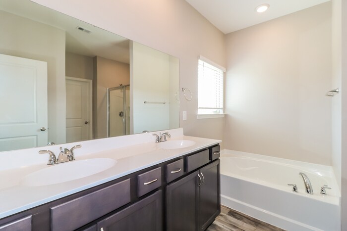 Building Photo - 415 Beau Tisdale Dr