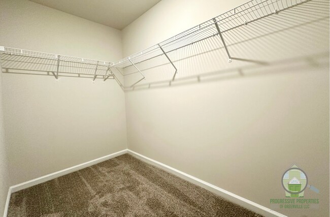 Building Photo - 26 English Ct
