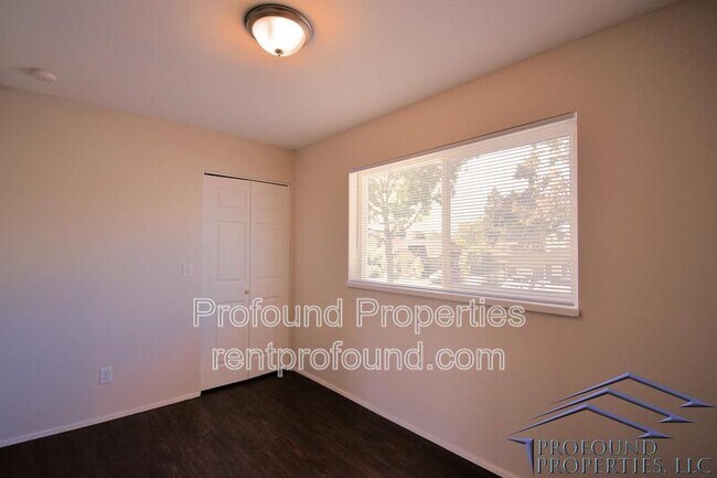 Building Photo - 736 NE 94th Ave