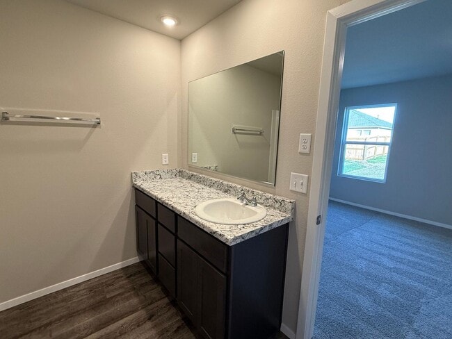 Building Photo - Welcome home to your 4 bed, 2 bath home in the desirable area of Broken Arrow, OK.
