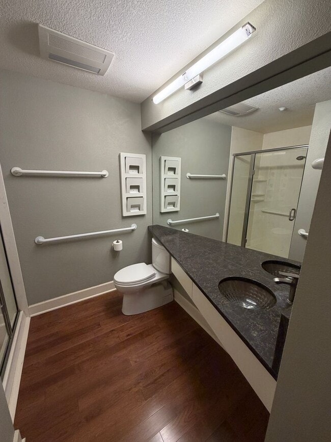 Building Photo - WONDERFUL COLUMBIA SHORES CONDO!