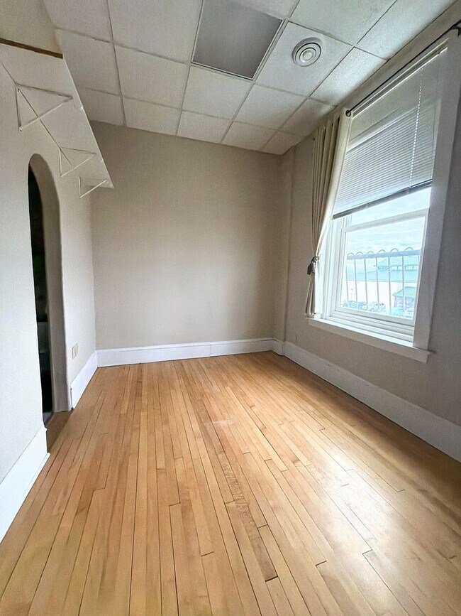 Building Photo - 304 Demers Ave