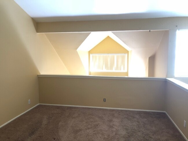 Building Photo - Nantucket Village Condo with Community Pool!