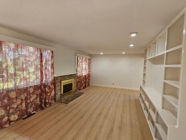 Building Photo - REGAL 4 Bed/3 Bath Home in FREMONT