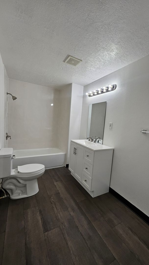 Building Photo - 1721-1729 Del Sur Drive SW