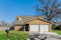 Building Photo - 945 Springhill Dr