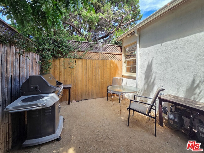 Building Photo - 14135 Hatteras St