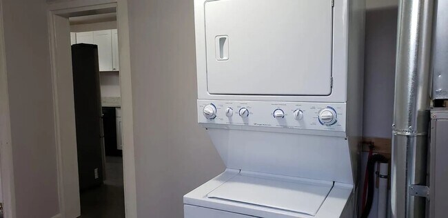 Building Photo - Beautiful 3-Bedroom Home in the Heart of Clawson