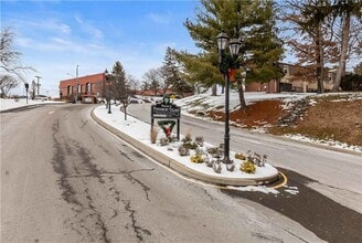 Building Photo - 546 Carriage Cir