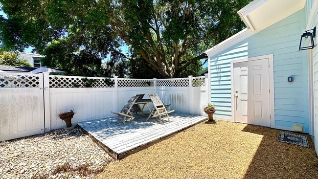 Building Photo - Walk to the Beach, North End of Amelia Island!!