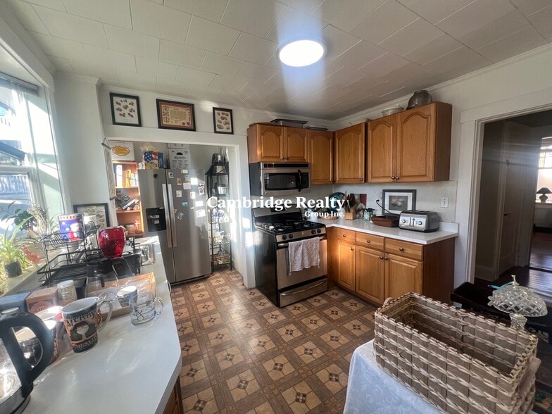 Building Photo - 10 Townsend Rd