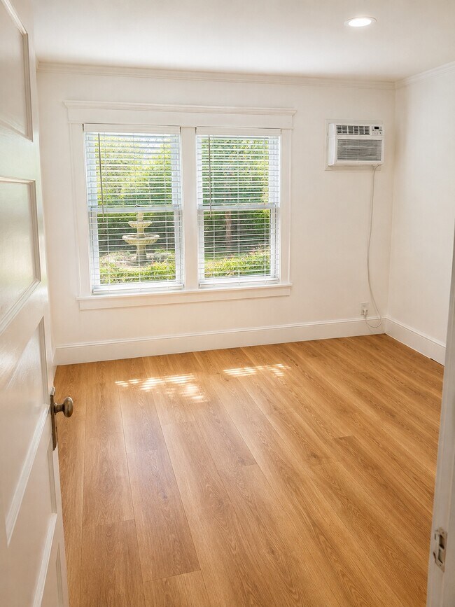 Master bedroom w/view of private yard - 1250 N Citrus Ave