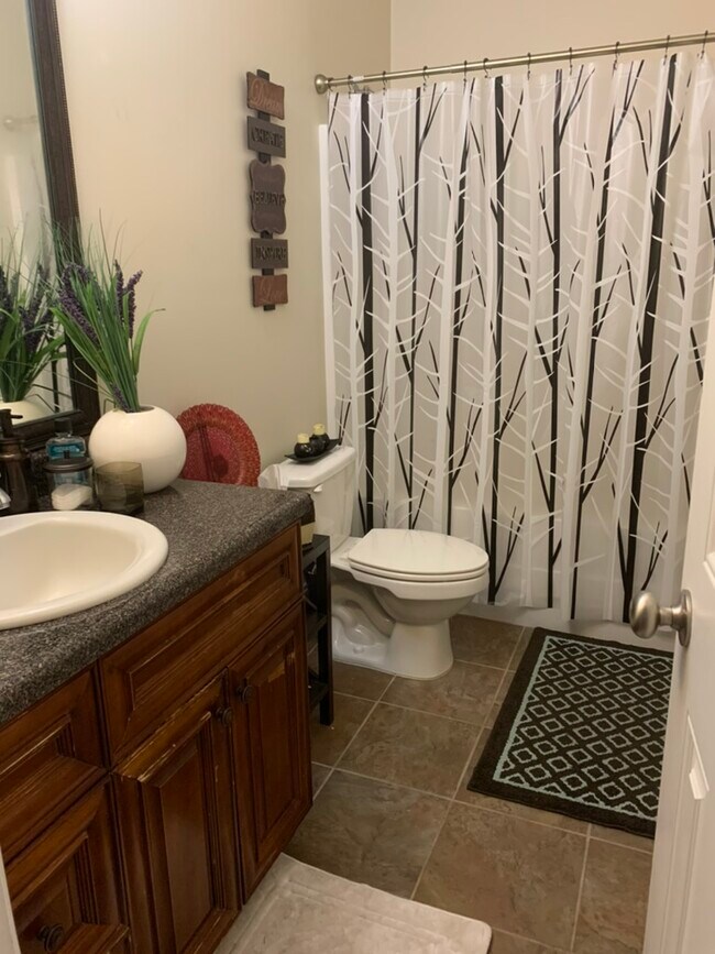 Building Photo - 1000 White Oak Cir