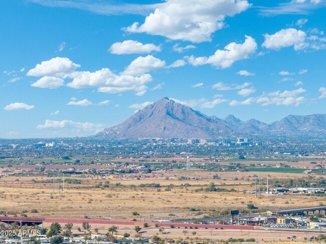 Building Photo - 1759 N Spring Cir