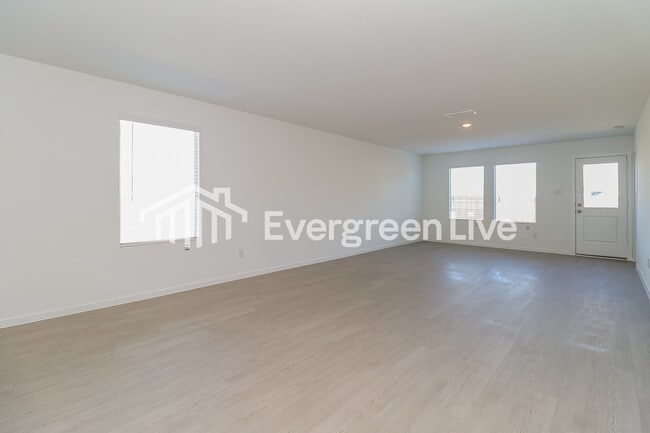 Building Photo - 200 Sycamore Pl