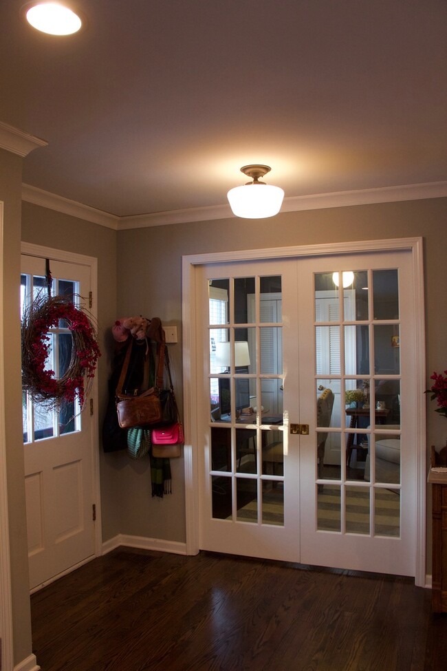Building Photo - 616 Greenview Pl