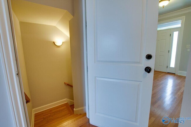 Building Photo - 6421 Lincoln Park Pl NW