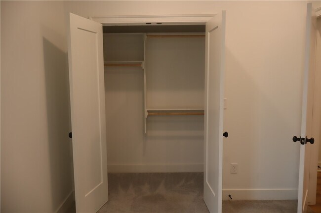 Building Photo - 2085 E Roe Ter