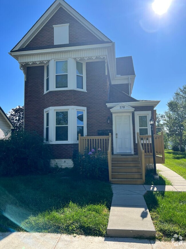 Building Photo - Beautiful apartment in Bradley