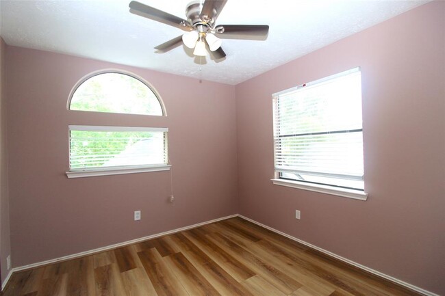 Building Photo - 3515 Woodmere Ln
