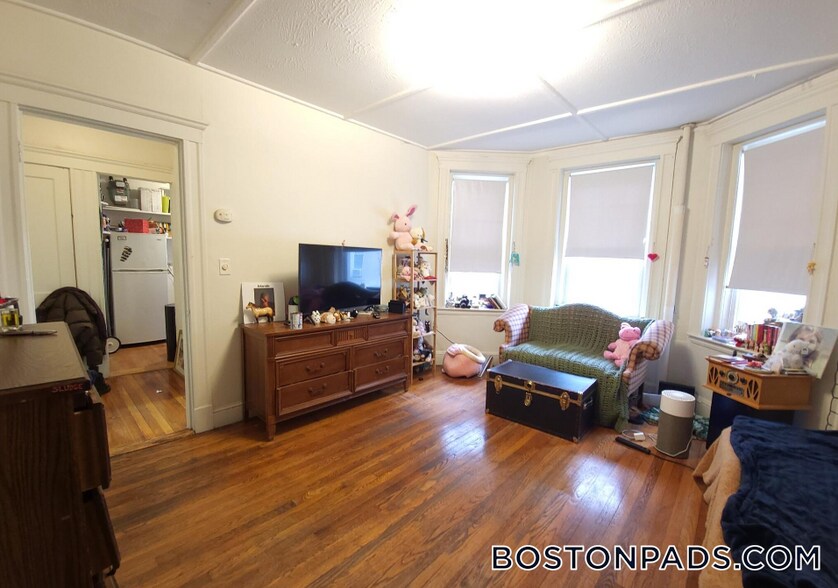 Primary Photo - 1179 Boylston St