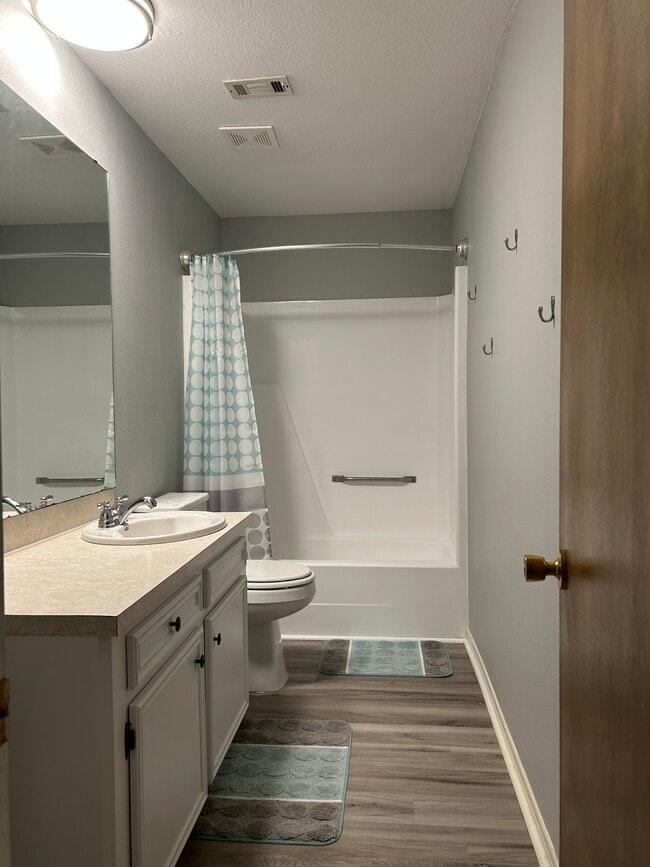 Building Photo - Spring Creek Loop