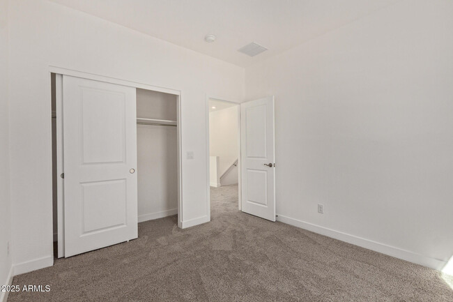 Building Photo - 1564 N Pueblo Dr