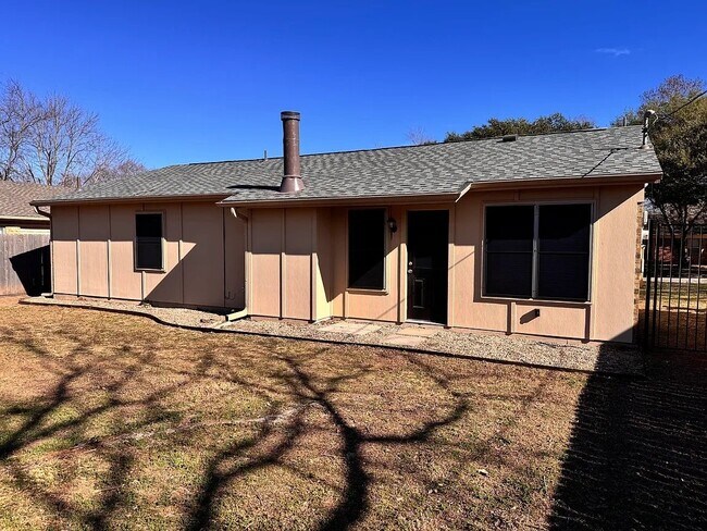 Building Photo - 5204 Hideaway Ct