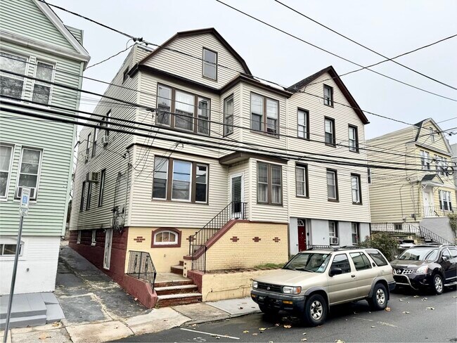 Building Photo - 272 Winfield Ave