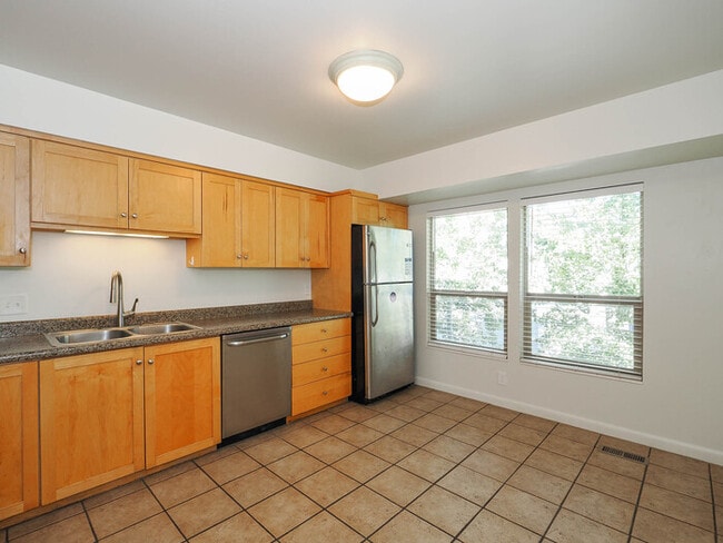 Building Photo - Home on Ponderosa Drive