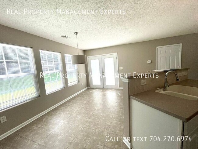 Building Photo - 14034 Pinyon Pine Ln