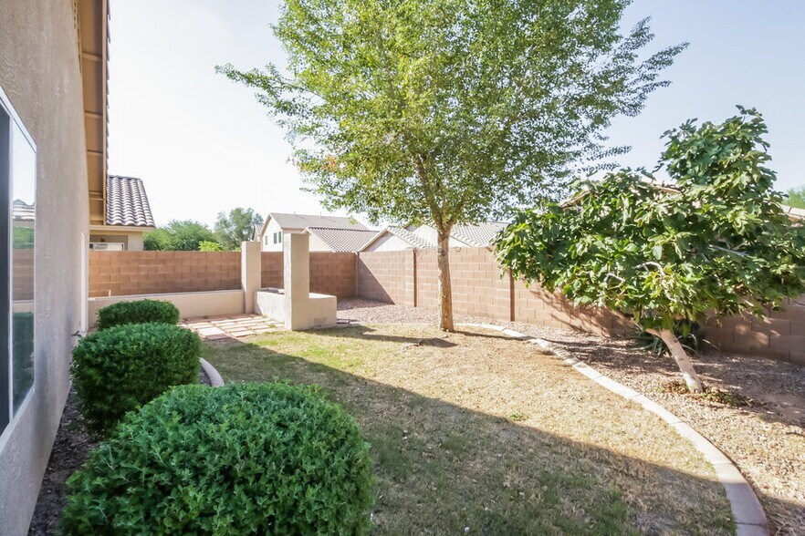 Building Photo - 3312 W Five Mile Peak Dr