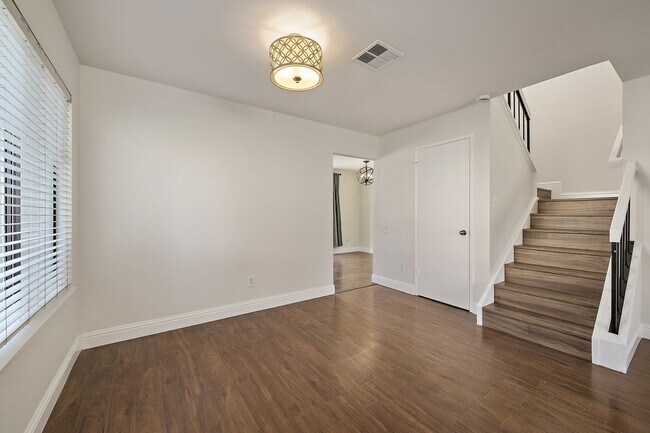 Building Photo - Remodeled 3-Bedroomn 2.5-Bathroom Townhome