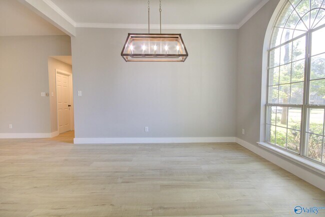 Building Photo - 205 Jarrett Ln