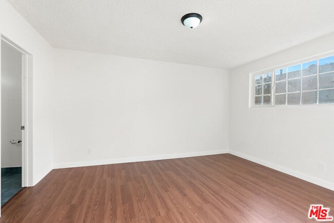 Building Photo - 12325 Oxnard St