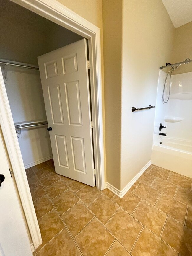 Building Photo - 104 Letha Ct