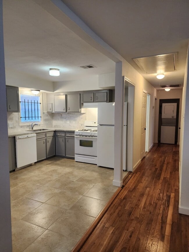 Building Photo - 5309 Ricky St