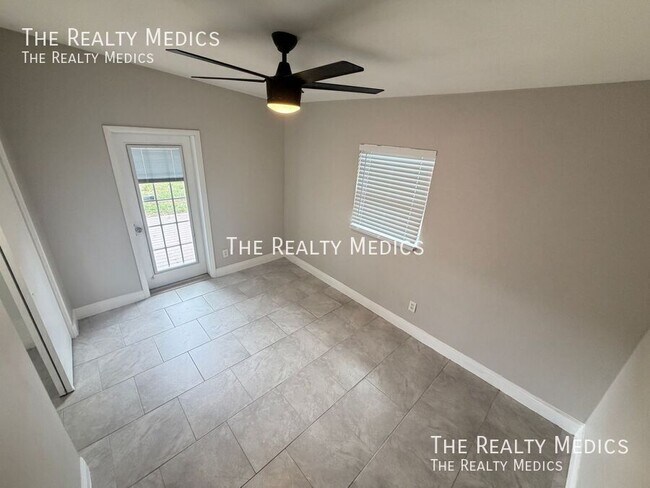 Building Photo - 3612 Surrey Dr