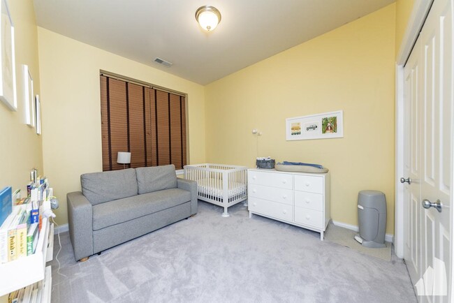 Building Photo - 2 bedroom in Chicago IL 60647