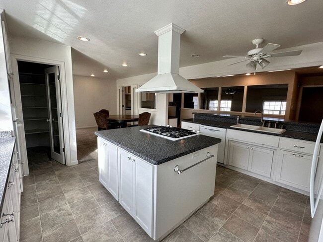 Building Photo - Beautiful Country Home! With Bonus Office/Den Room