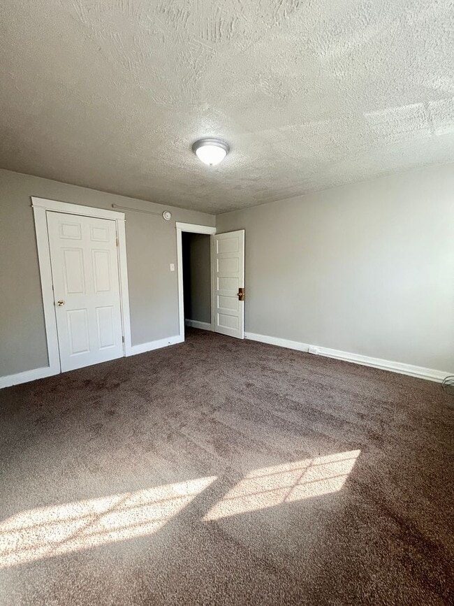 Building Photo - 539 1/2 Green St – 3 Bed, 1 Bath Home in L...