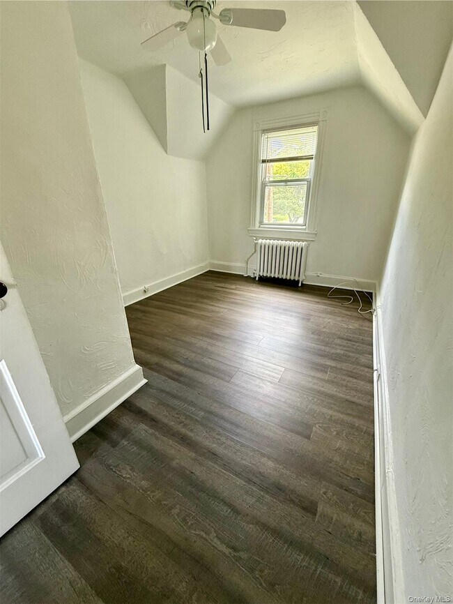 Building Photo - 265 Mayflower Ave