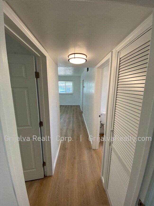 Building Photo - 4541 E 18th St