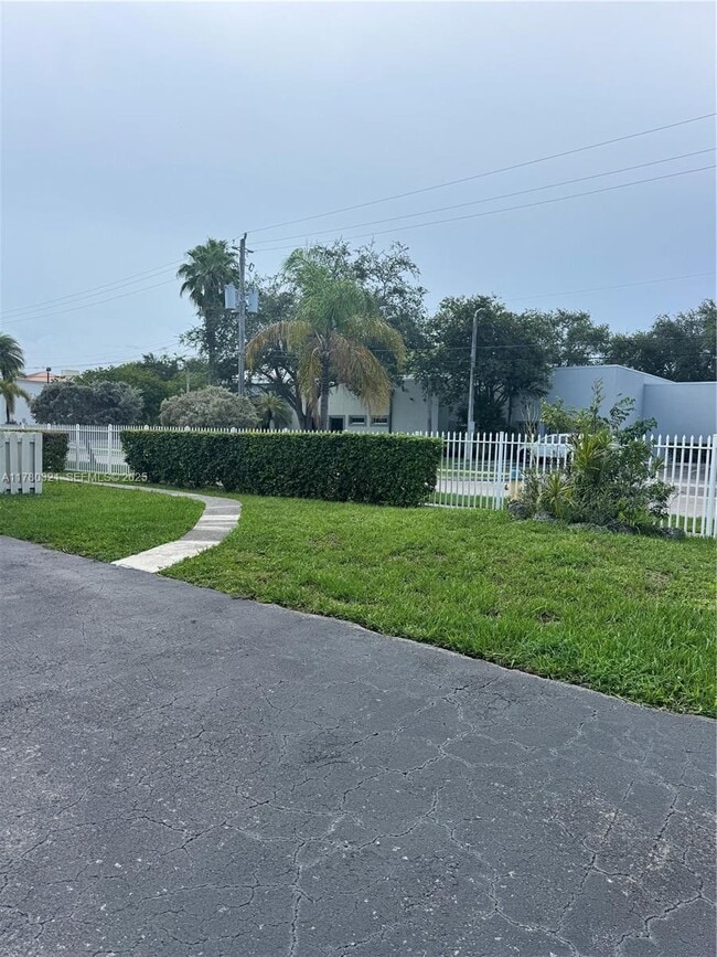 Building Photo - 2050 NE 140th St