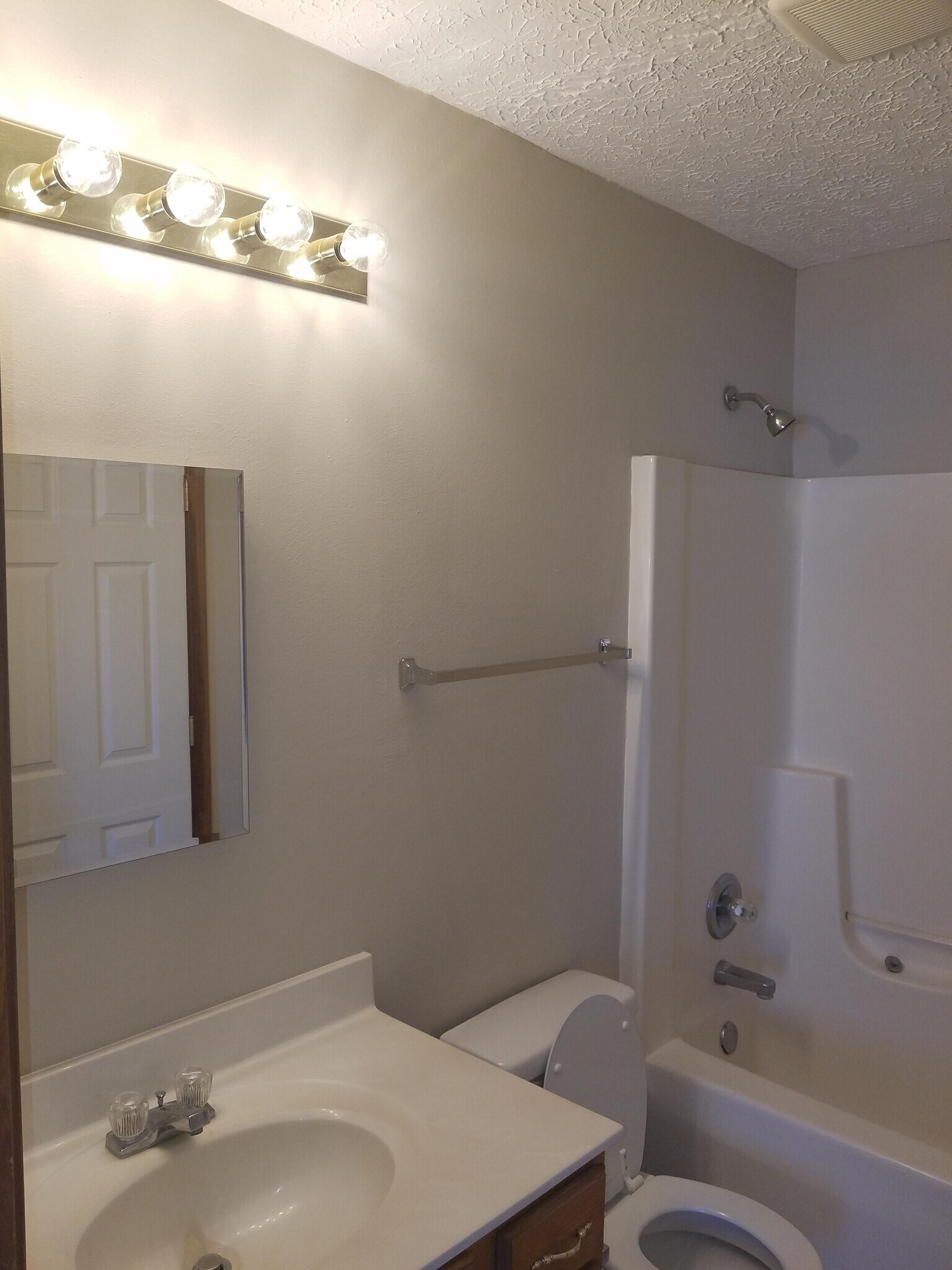 Building Photo - 7673 Stonebridge Golf Dr