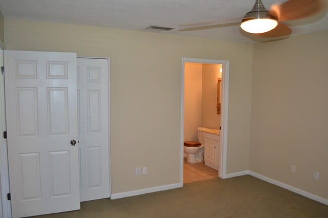 Building Photo - Lake Weir - Bird Island Rental - 5/3/2 Water Front Living at it's Best! **Available Soon**