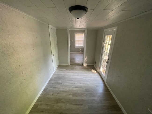 Building Photo - 3116 Alamo Ave