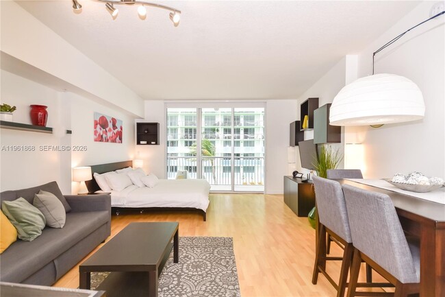 Building Photo - 1750 N Bayshore Dr